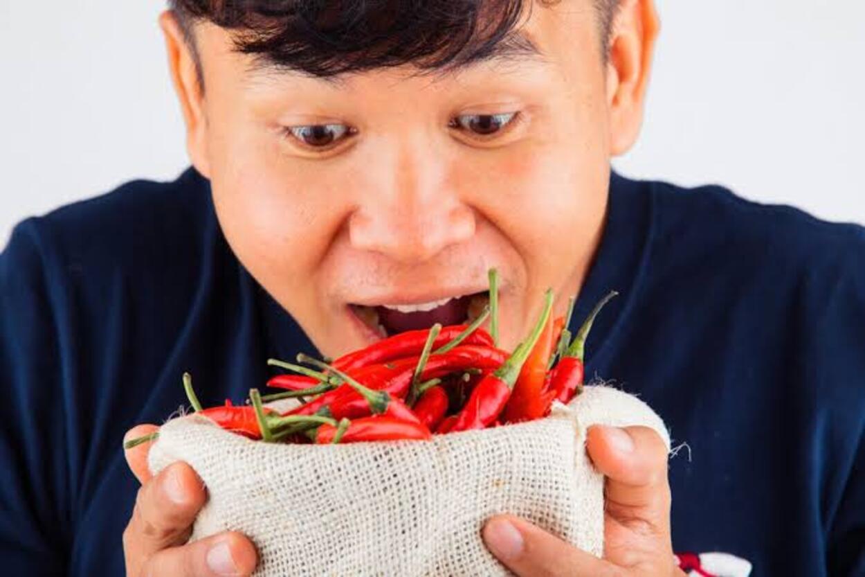 Suka Makan Pedas? Hati-Hati Muncul Masalah Ini