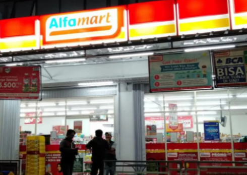 Alfamart Tutup 500+ Gerai! Kok Bisa? Ini Penyebab Utamanya yang Bikin Kaget!