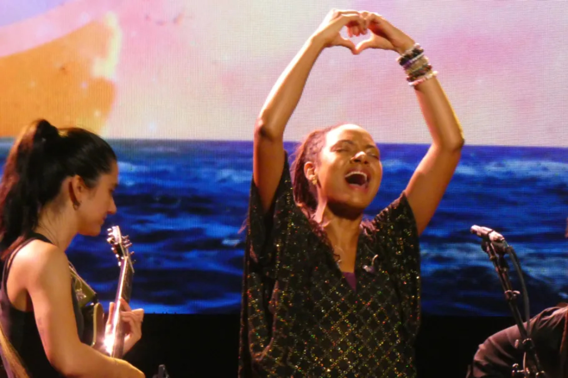 Allison Russell Bikin LA Menangis dan Berdansa! Konser Balas Dendam Emosional Setelah Broadway & Tur Dunia!