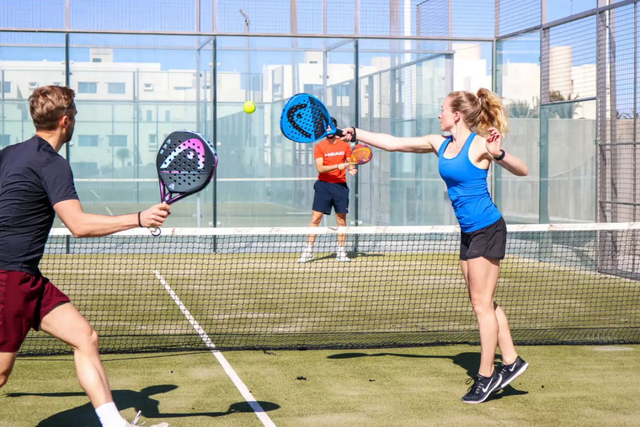 Kenapa Padel Makin Hits, Ini Dia 6 Alasan yang Bikin Kamu Pengen Coba
