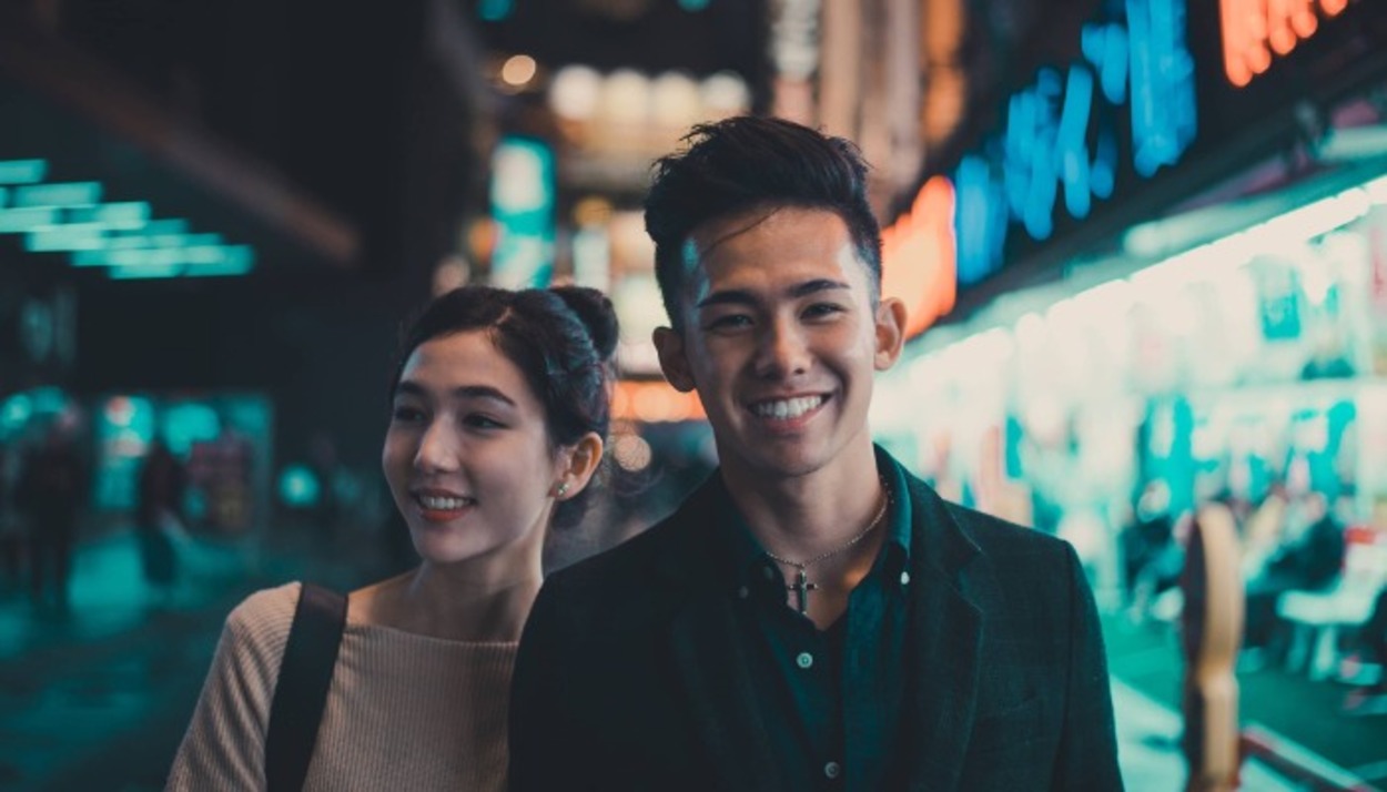 5 Cara Jitu Biar Cewek Terus Mikirin Kamu Tanpa Terlihat Ngarep