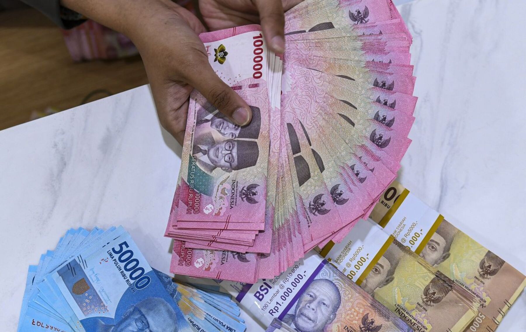 Abis Naik Terbitlah Turun: Rupiah Indonesia Melemah Lagi! Mengapa Demikian?