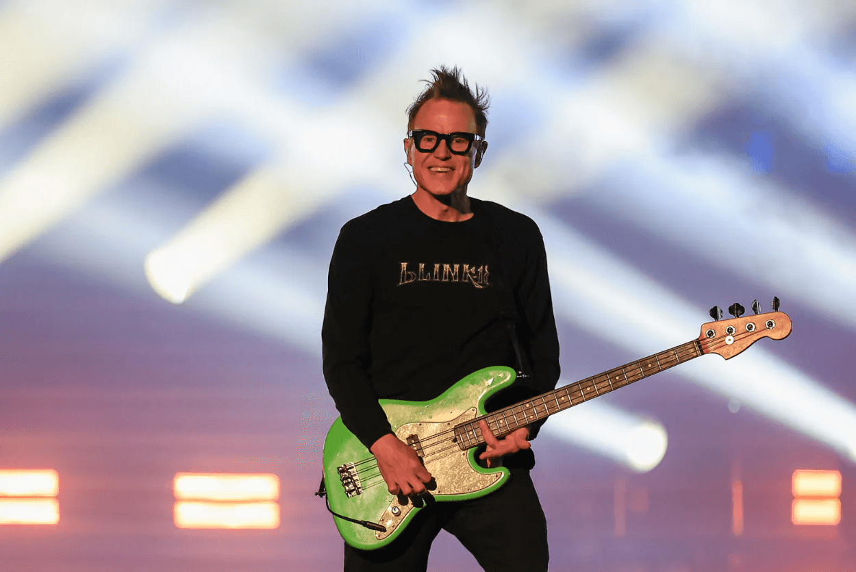 Bassist Band Blink-182 Ngaku Pernah Tolak Dicium Robert Smith, Kini Menyesal
