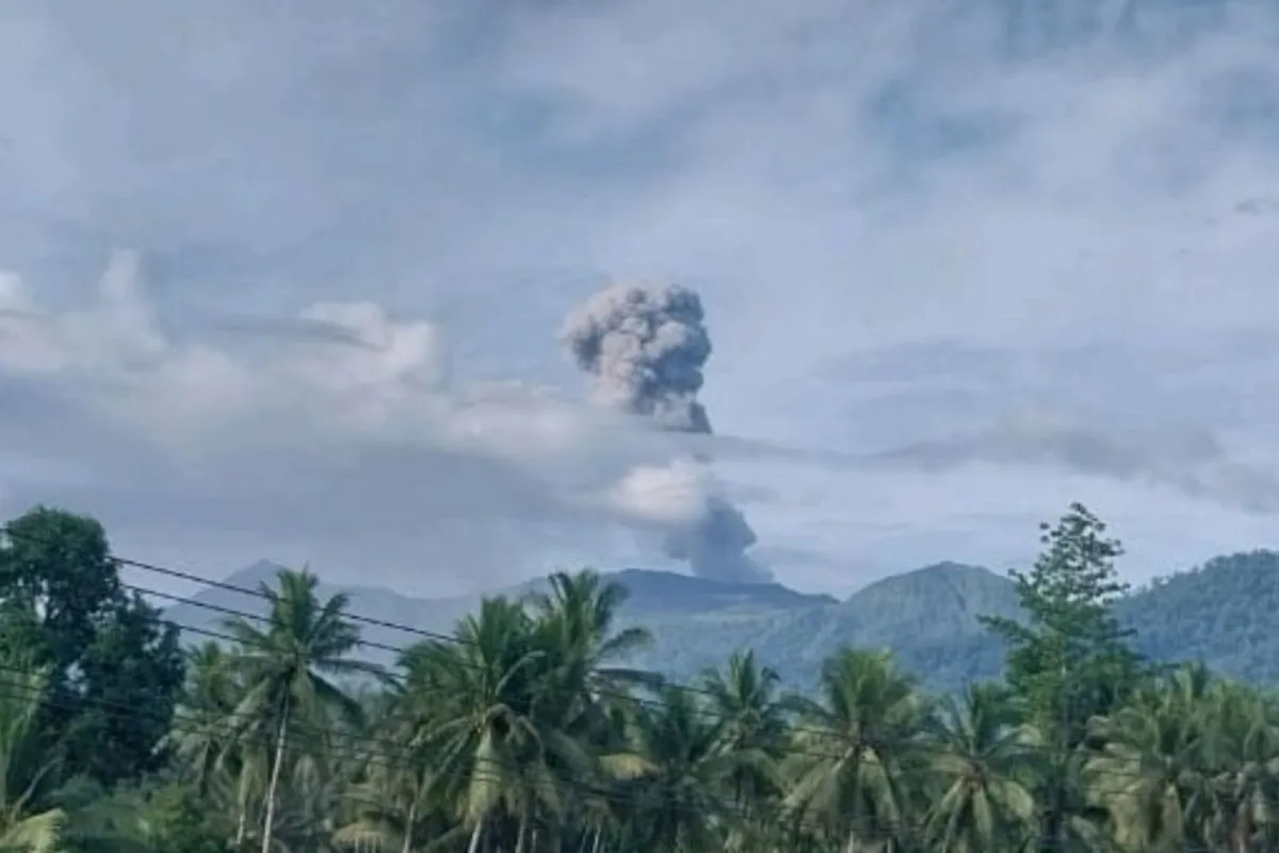 Gunung Dukono Erupsi, Abu Vulkanik Capai 1.600 Meter