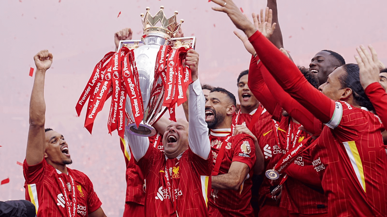Liverpool Resmi Juara! Anfield Akhirnya Jadi Saksi Pengangkatan Trofi Premier League Musim Ini