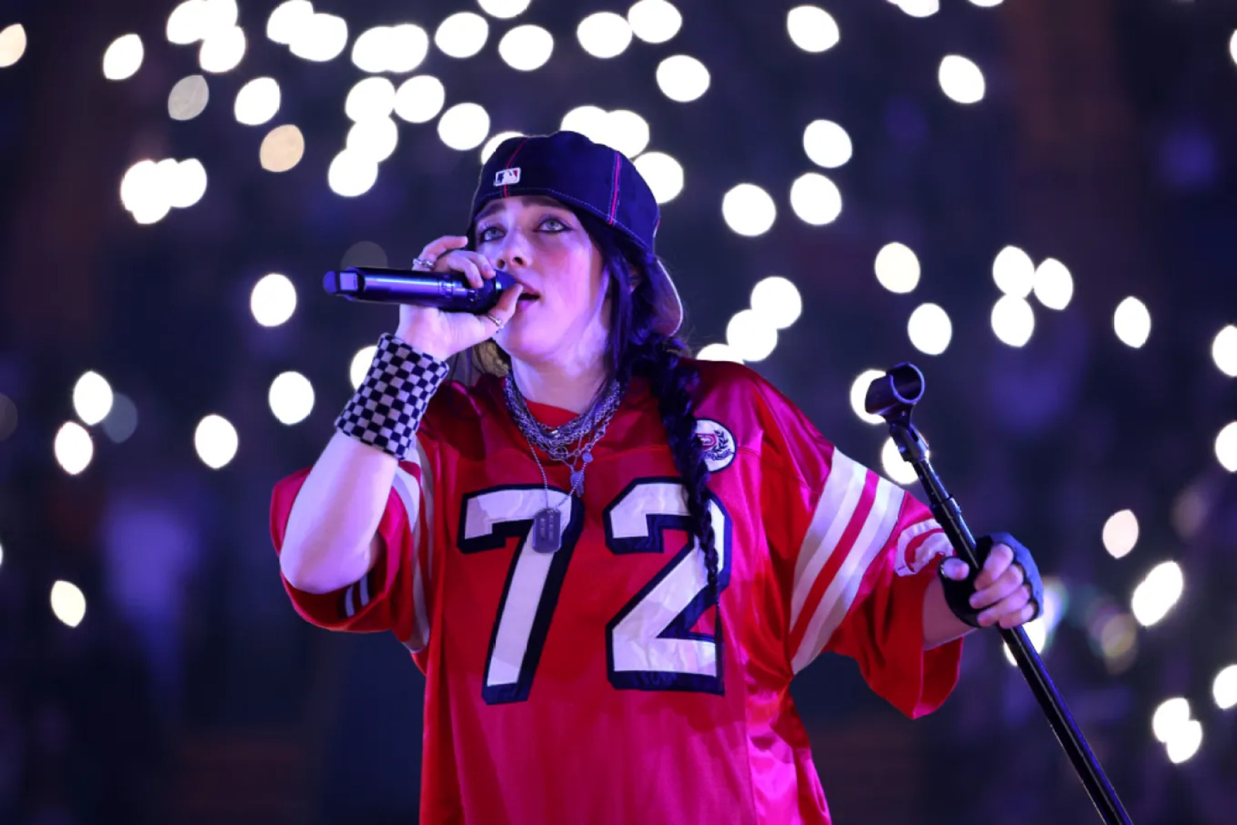 Billie Eilish Borong 7 Piala! Inilah Momen Terbaik di American Music Awards 2025