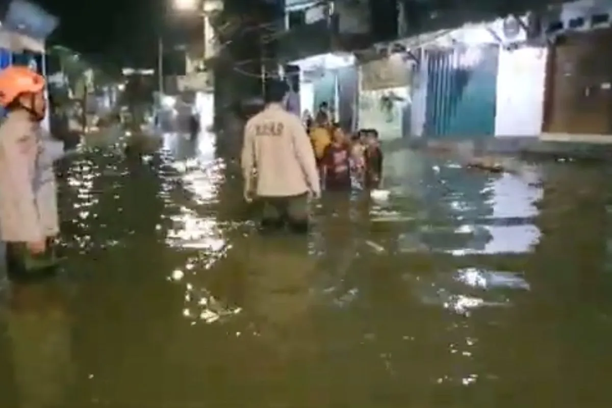 Banjir Rob di Pluit dan Muara Angke, Warga Cuma Bisa Pasrah dan Minta Tanggung Segera Dibangun