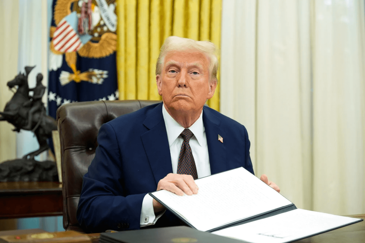 Trump Peringatkan Putin ‘Main Api’, Sindir Peran Biden dan Ancam Sanksi Baru