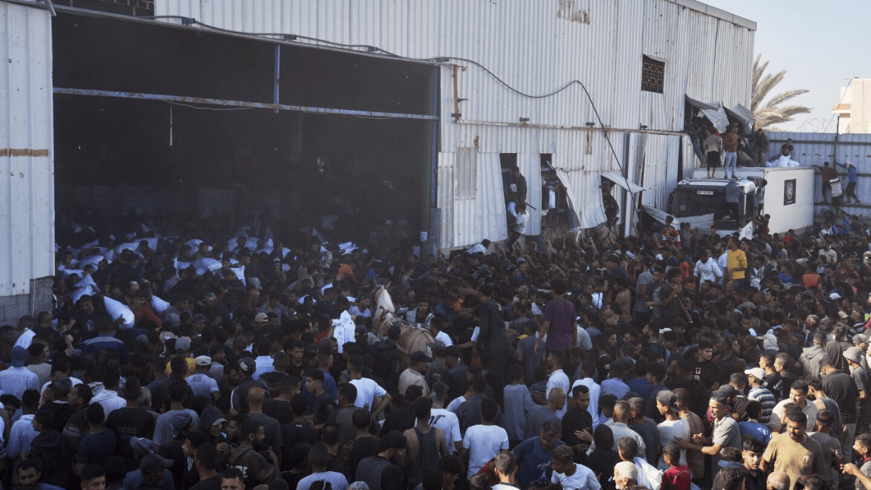 Empat Warga Palestina Tewas Tragis Saat Rakyat Kelaparan Terobos Gudang Pangan PBB di Gaza