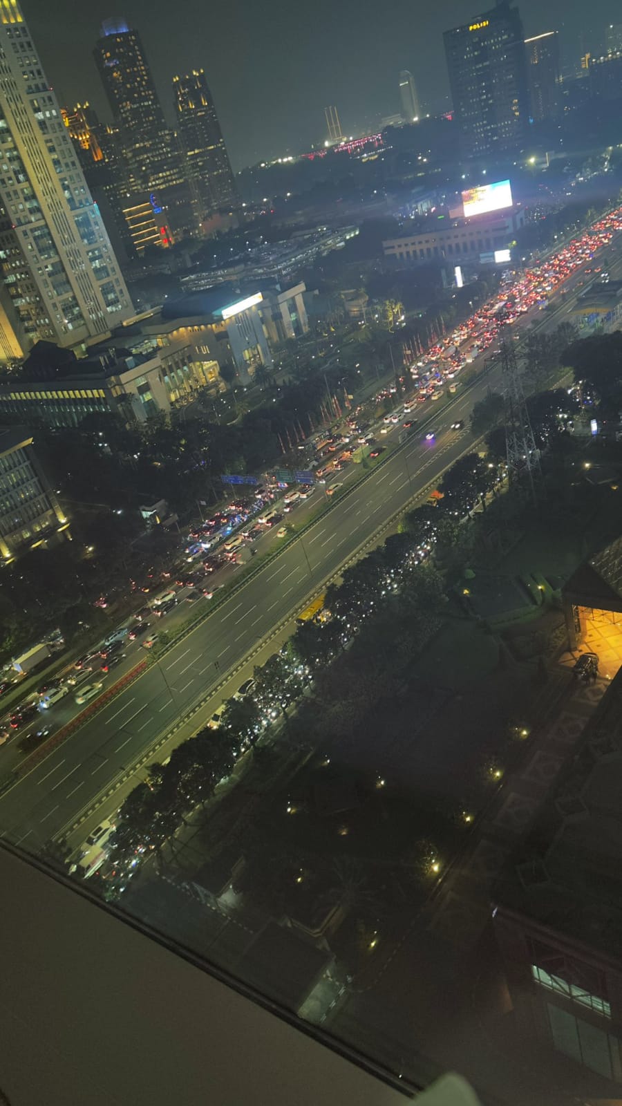 Jakarta Macet Total! Kunjungan Presiden Prancis Macron Bikin Warga Terkurung di Jalanan