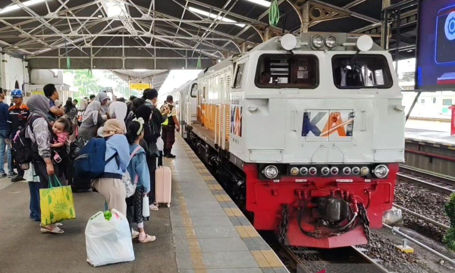 Momen Libur Panjang, KAI Tambah Gerbong Ekonomi Premium demi Antisipasi Ledakan Penumpang