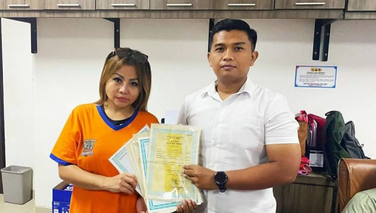 Akhirnya, Jan Hwa Diana Balikin Ijazah Mantan Karyawan nya