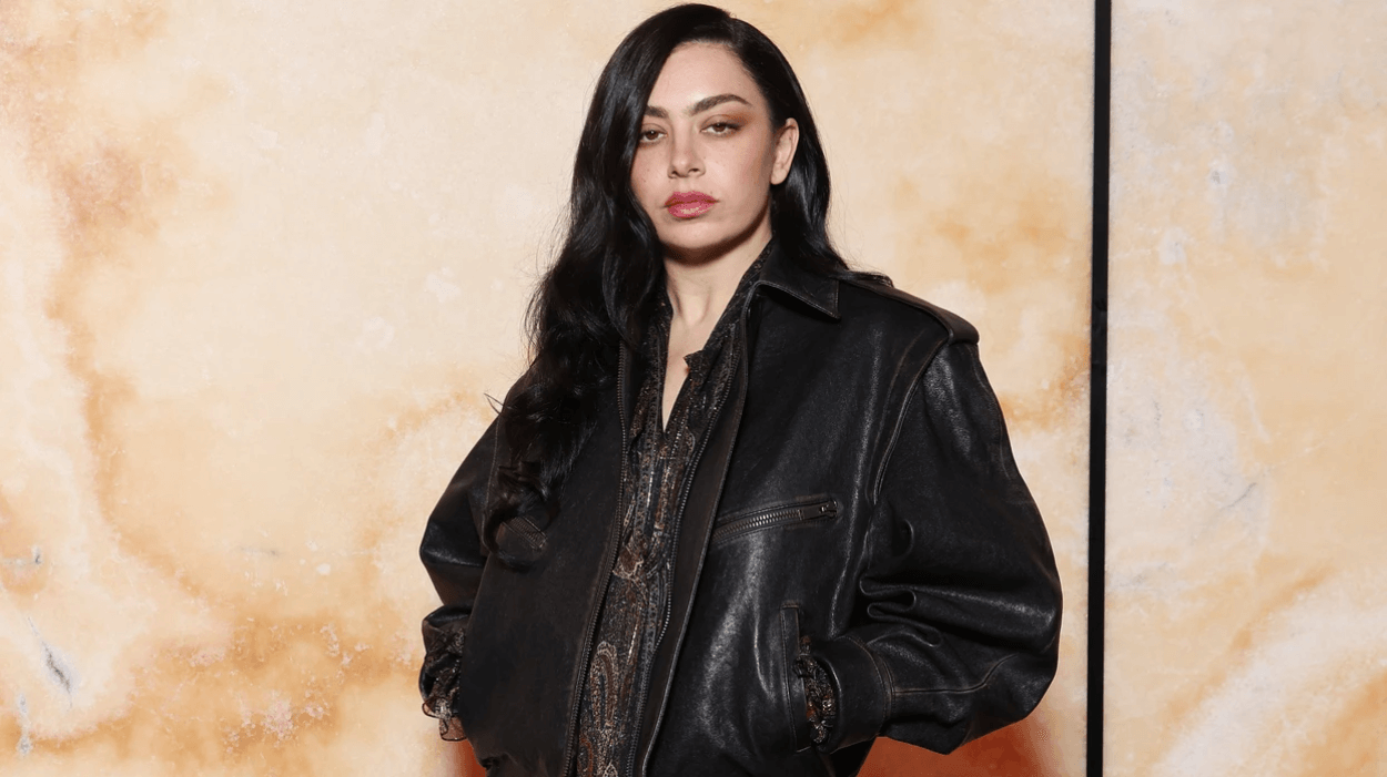 Charli XCX Usul Film 'Final Destination' Versi 'It Girl' dengan Rachel Sennott dan Jenna Ortega