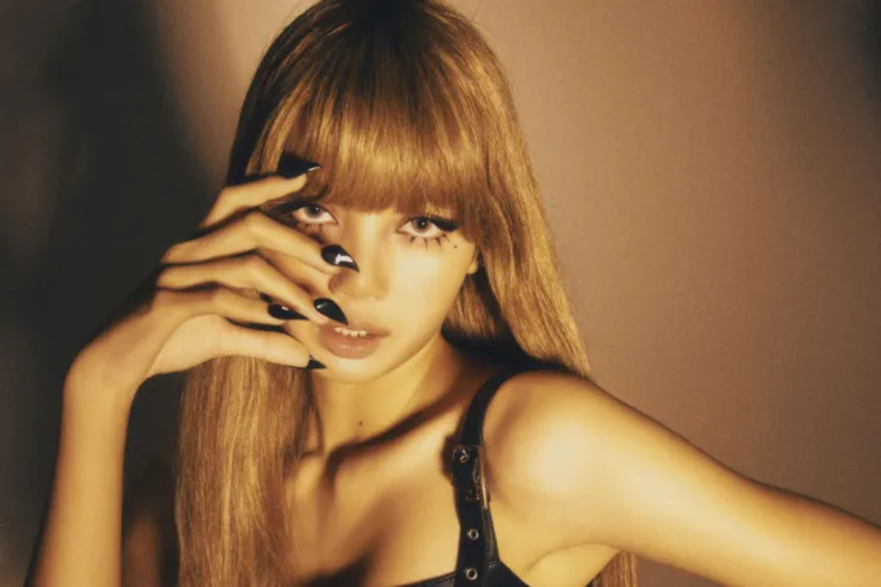 Lisa BLACKPINK Buka-bukaan Lewat Film Dokumenter Baru, Kerja Bareng Sutradara Sue Kim