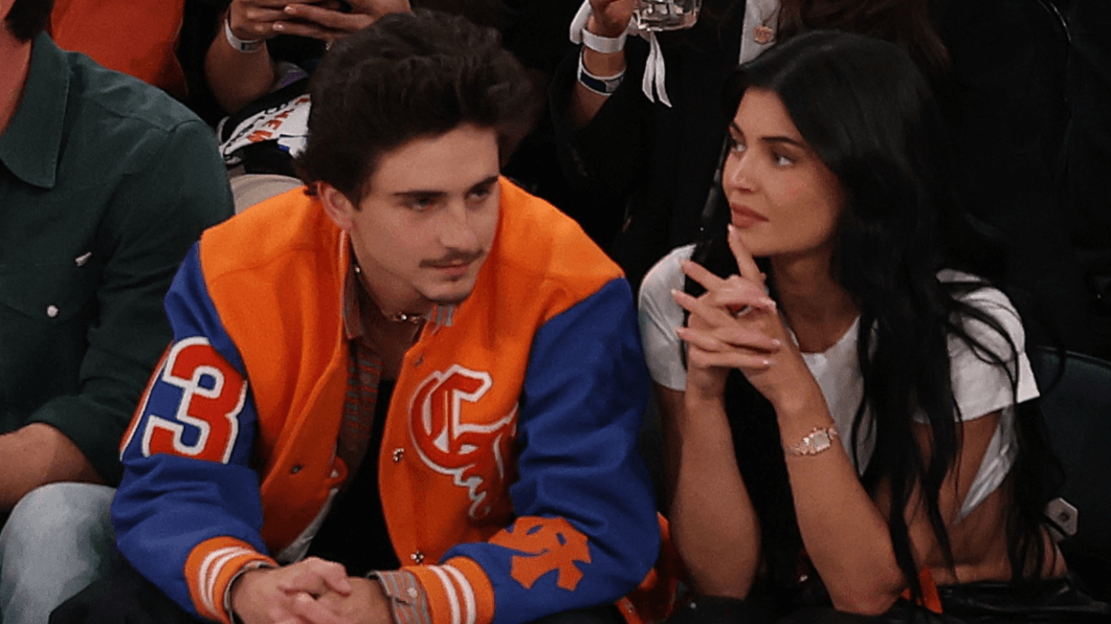 Genit! Ahli Baca Bibir Bocorkan Obrolan Mesra Kylie Jenner dan Timothée Chalamet di Pertandingan NBA