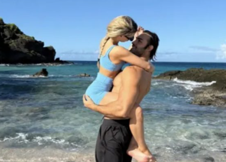 Sam Asghari Makin Gagah Usai Cerai dari Britney Spears, Tampil Macho di Pemotretan Pantai!