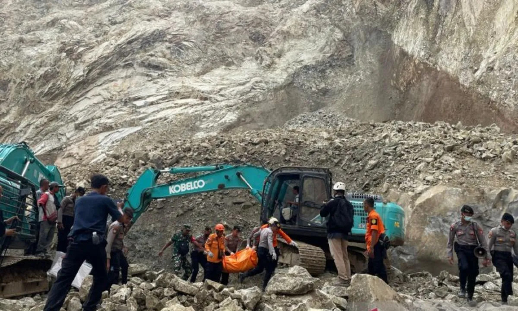 Korban Longsor Tambang di Cirebon Bertambah Jadi 17 Orang, Operasi SAR Dilanjutkan Besok