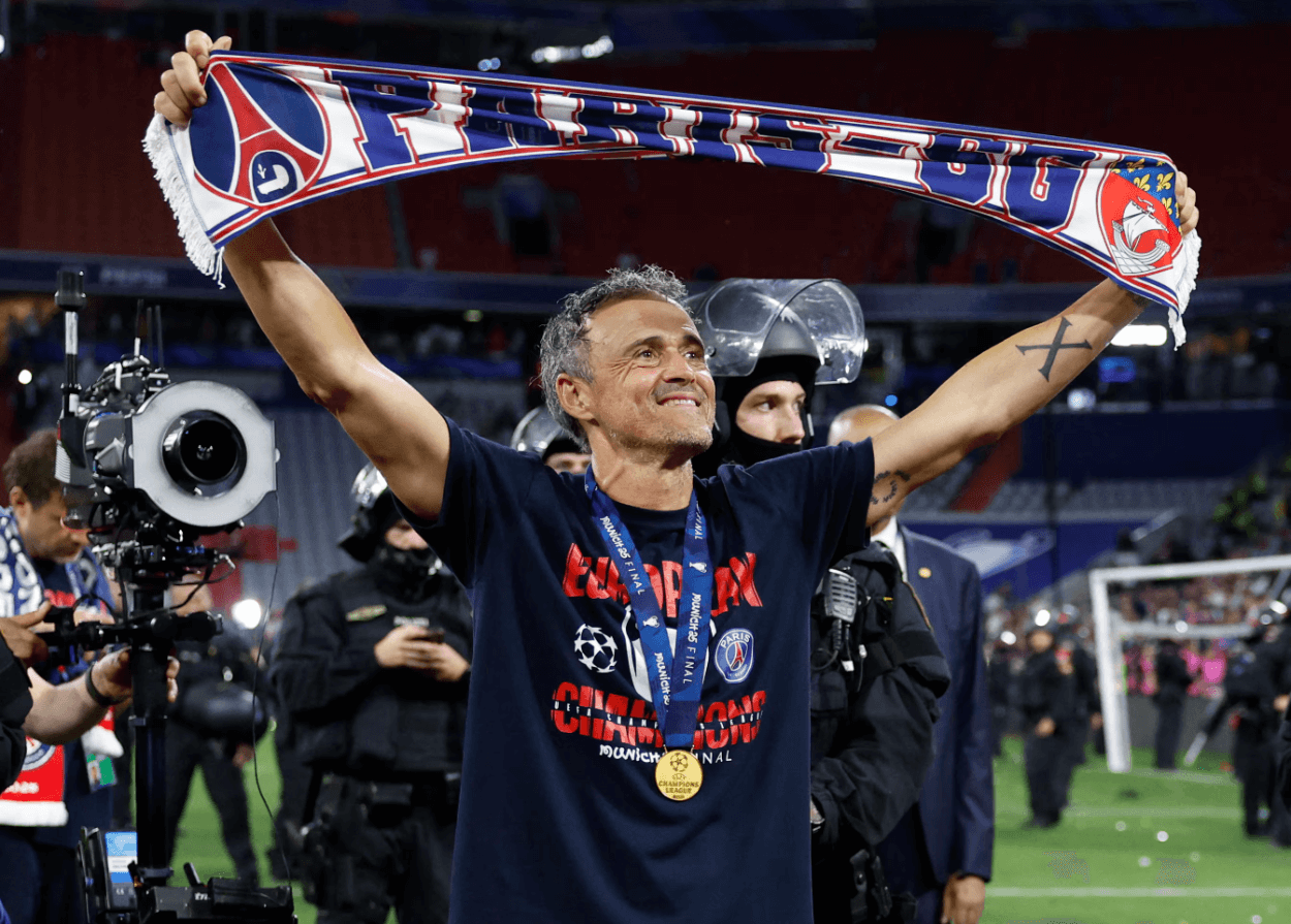 Luis Enrique Rayakan Momen Bersejarah PSG: "Kami Lakukan Ini untuk Para Fans"