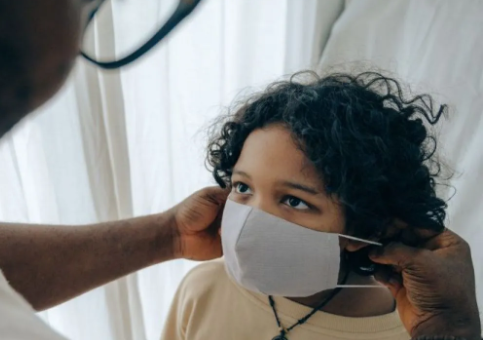 Wajib Tahu! Anak Diajak Lihat Hewan Kurban? Jangan Lupa Bawa Masker Biar Nggak Kena Masalah Pernapasan