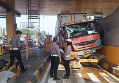 Kecelakaan Beruntun di Tol Ciawi Lagi! Truk Fuso Hantam 2 Mobil, Diduga Rem Blong