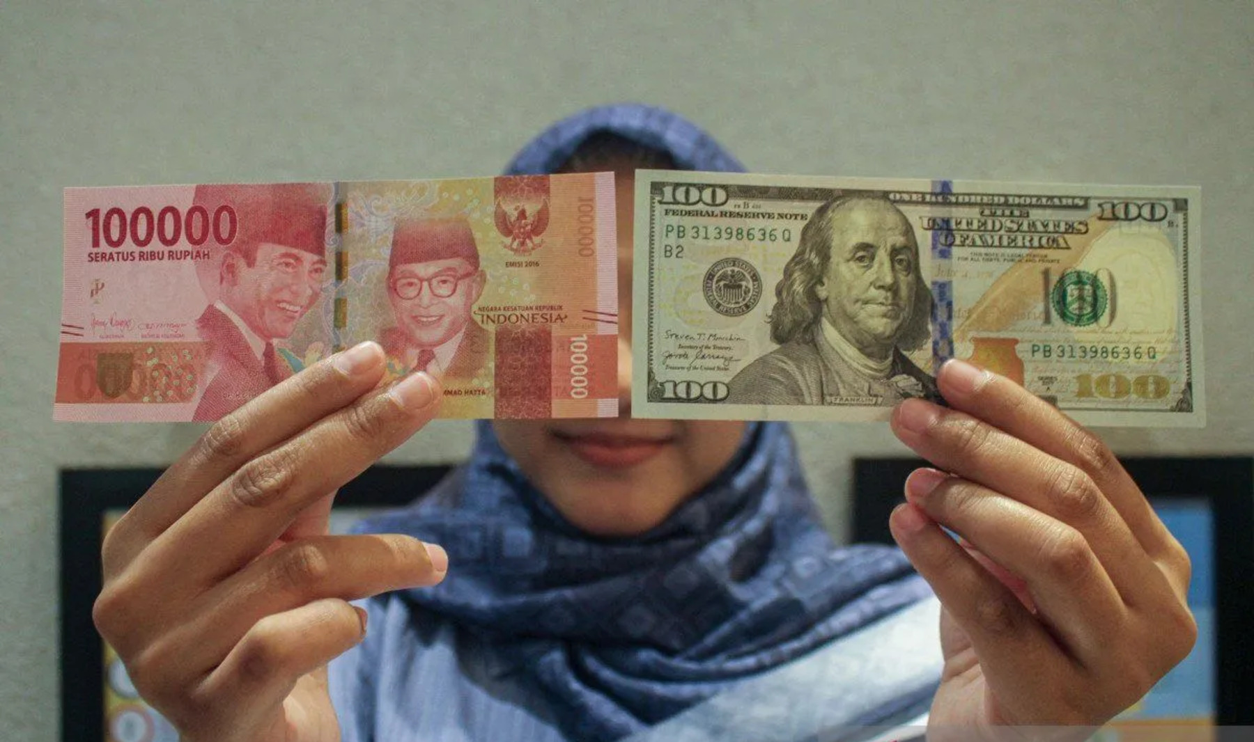 Rupiah Mulai Menguat! Ancaman Tarif Baja Trump Bikin Dolar AS Tertekan