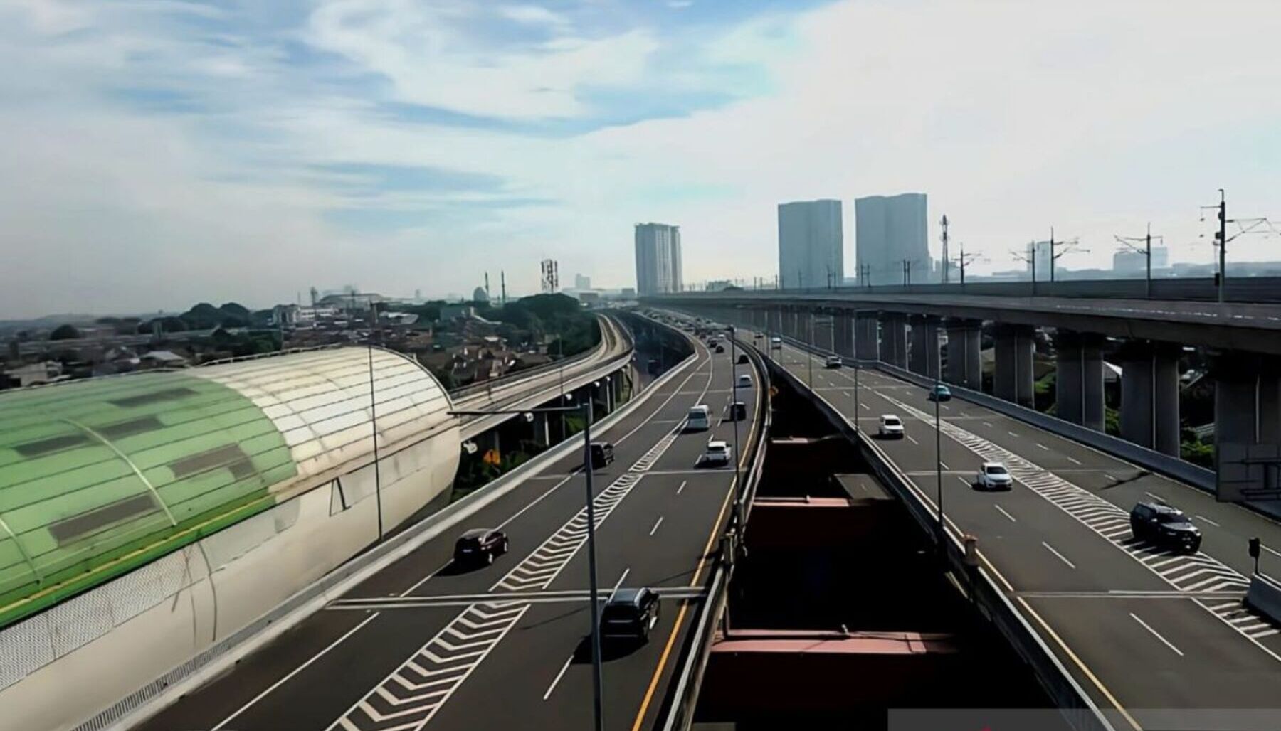 Akhir Libur Panjang, Puluhan Ribu Lebih Kendaraan Padati Jalan Layang MBZ! Ini Imbauan Jasa Marga