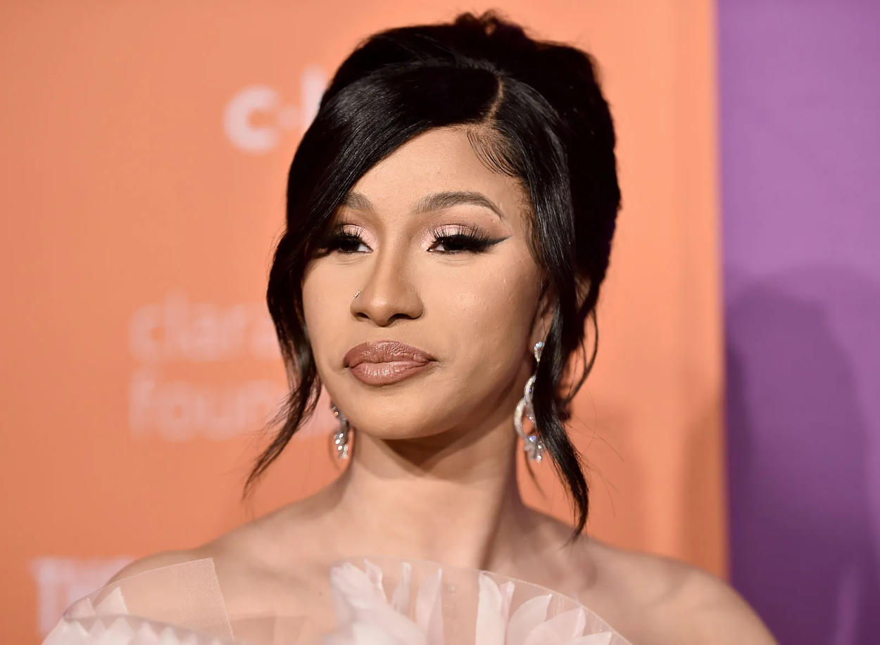 Cardi B Curhat Soal Anak dan Rumah Tangga: "Blossom Lahir Kecil karena Aku Nggak Sanggup Makan"