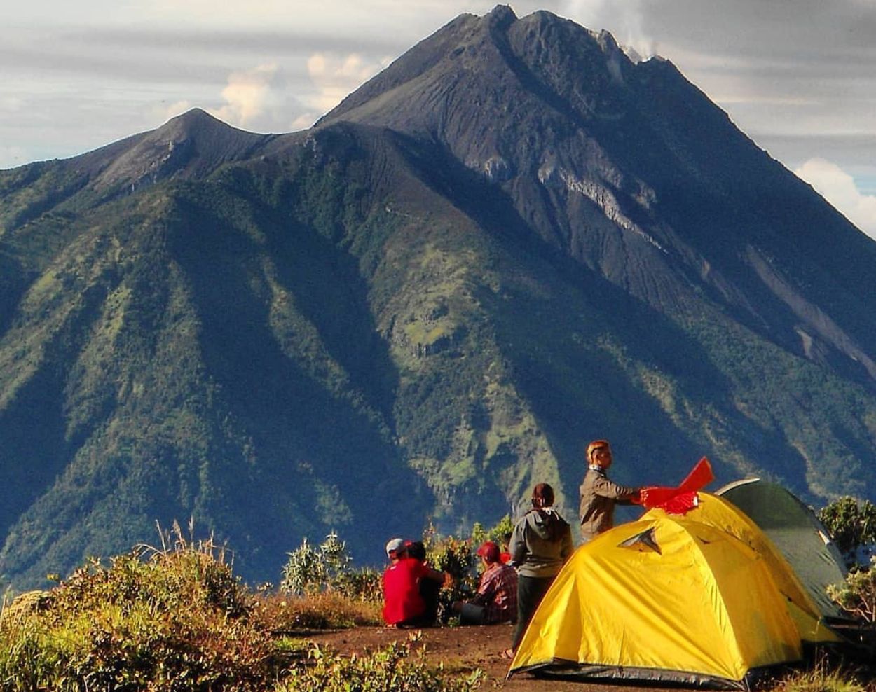 Geram! Begini Respon Netizen Soal Klarifikasi Tiga Dewa Adventure Viral Diduga Booking Lahan Camping di Gunung