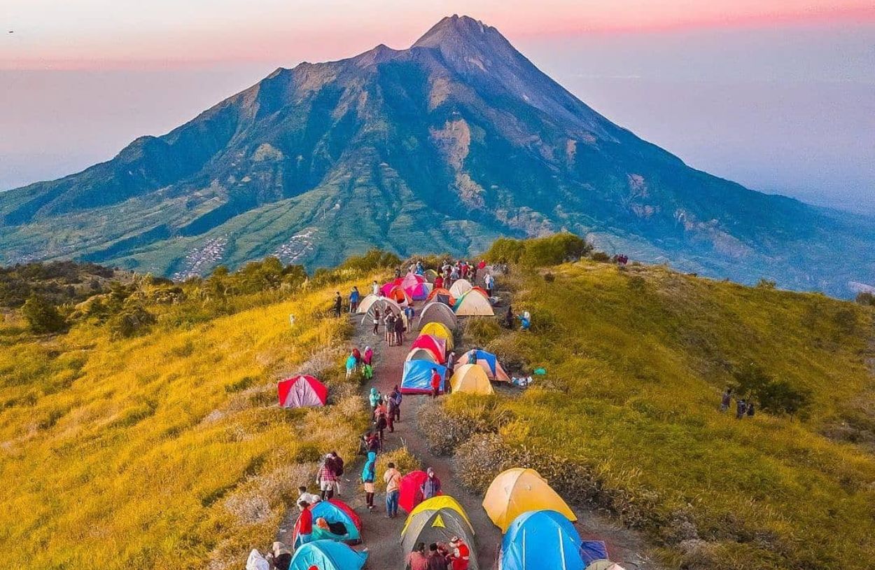 Klarifikasi Lengkap Tiga Dewa Adventure yang Viral Diduga Booking Lahan Camping di Gunung