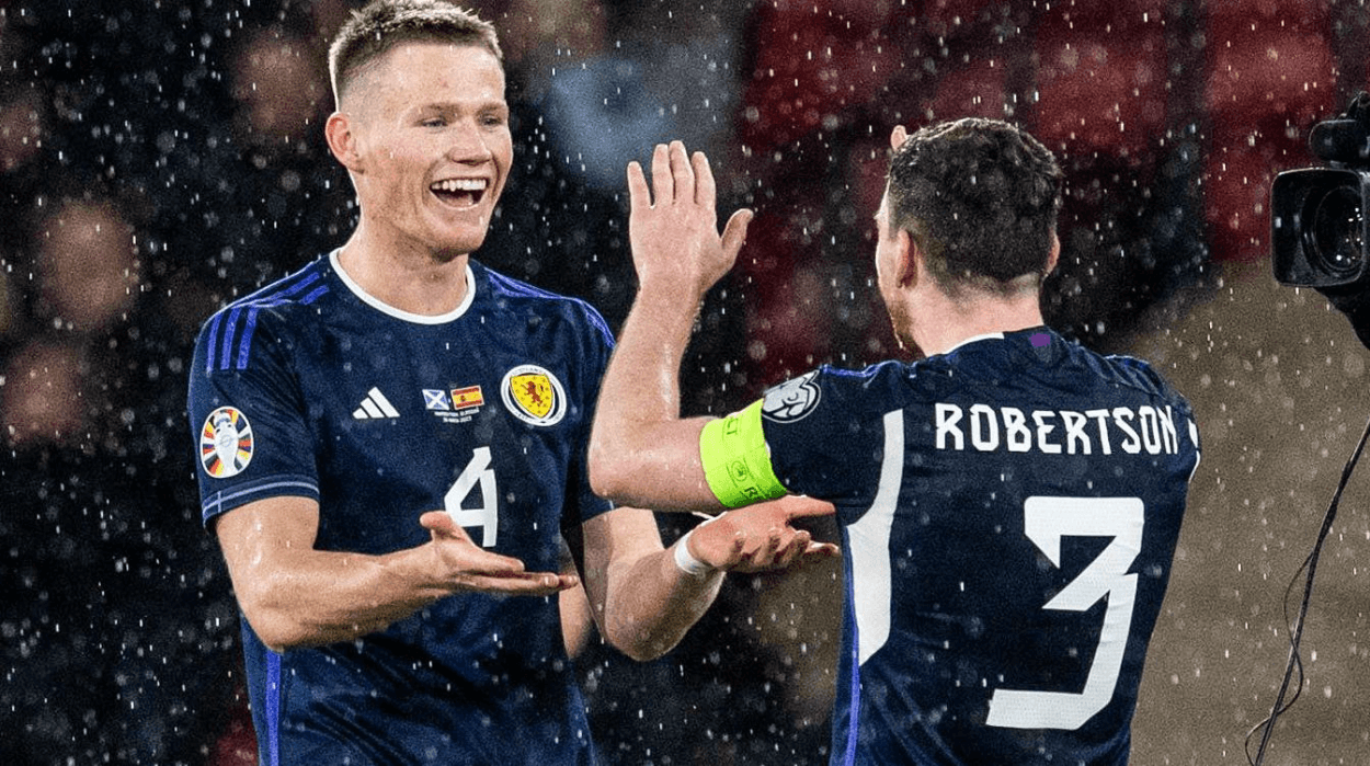 Andy Robertson Puji Performa McTominay: "Sekarang Dia Jadi Raja di Napoli"
