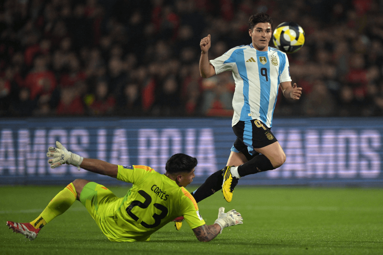 Gol Tunggal Julian Alvarez Antar Argentina Tundukkan Chile di Kualifikasi Piala Dunia