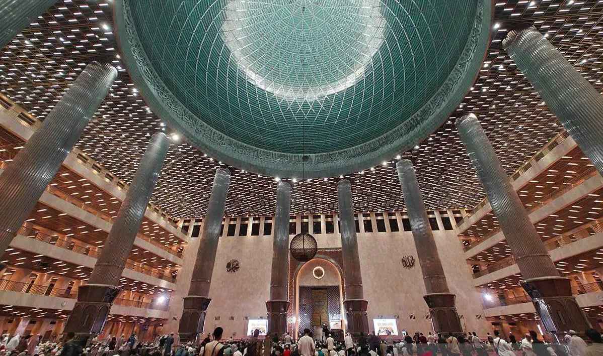 Jamaah Memadati Masjid Istiqlal Sejak Subuh untuk Shalat Idul Adha 1446 H
