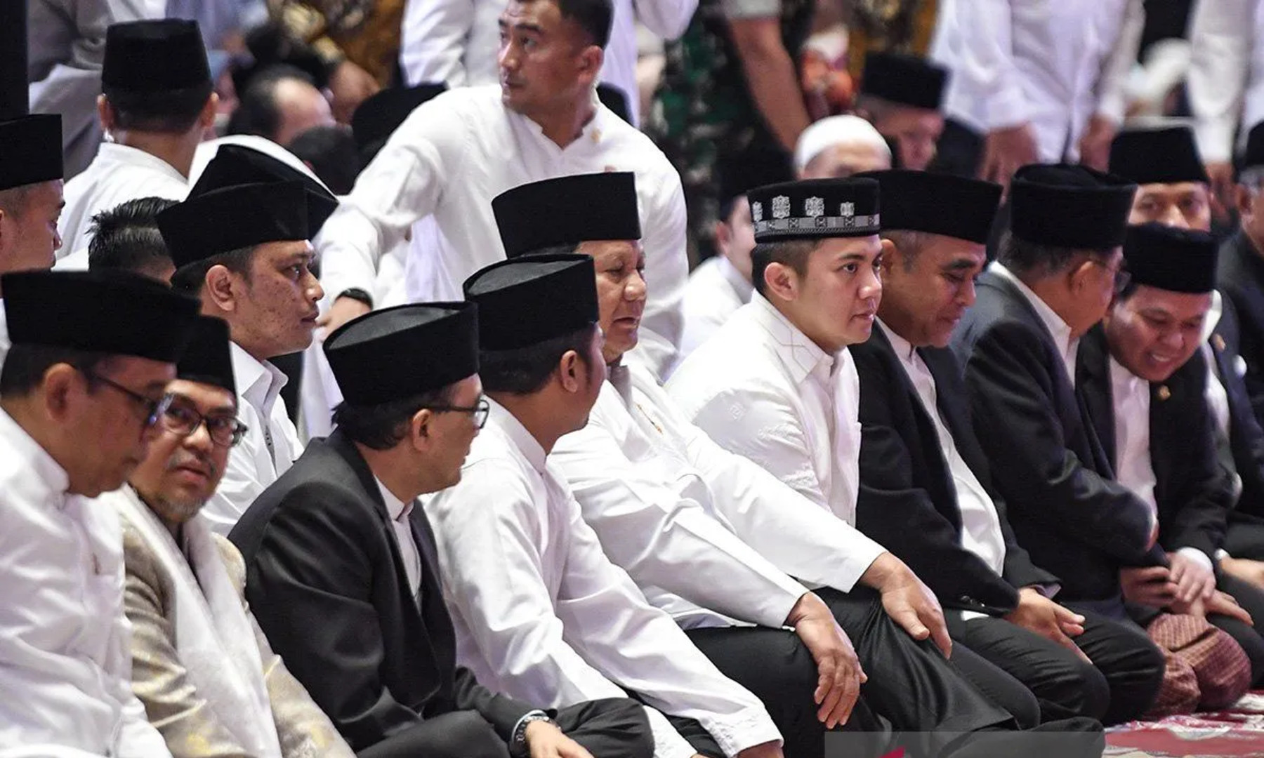 Presiden Prabowo Shalat Idul Adha di Masjid Istiqlal Bersama Pejabat Negara, Serahkan 985 Sapi Kurban