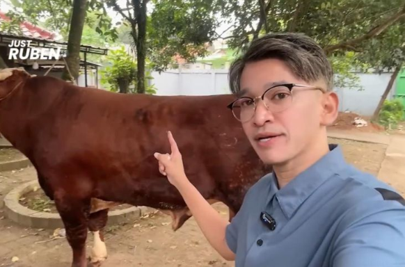 Ruben Onsu Batal Berangkat Haji, Tapi Beli Sapi Kurban 1 Ton untuk Iduladha Pertamanya Jadi Mualaf!