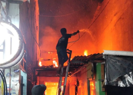 Suami Mabuk Bakar Rumah di Jakarta Selatan Gegara Cekcok, Kerugian Tembus Rp250 Juta!
