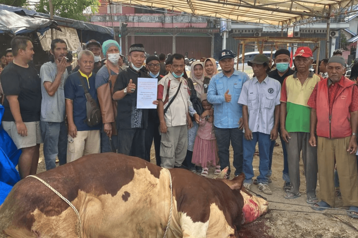 Daging Kurban Presiden Dibagikan ke 700 Warga Pasaman Barat: "Insya Allah Amanah Ini Kami Jaga"