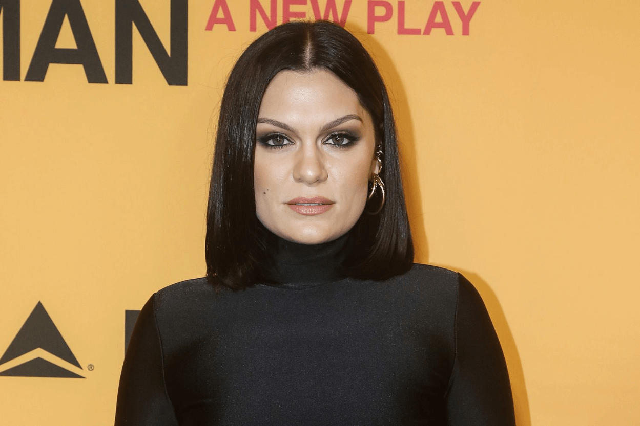 Jessie J Tampil di Panggung Sehari Setelah Jalani 5 Biopsi Payudara