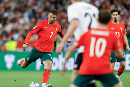Siapa Layak Dapat Ballon d'Or 2025? Ronaldo Angkat Bicara, Pilihan Mbappe Bikin Kaget! Siapa Layak Dapat Ballon d'Or 2025? Ronaldo Angkat Bicara, Pilihan Mbappe Bikin Kaget!