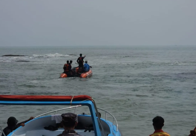 Anak 10 Tahun Hilang Terseret Ombak di Pantai Karangbolong! Pencarian Masih Terus Dilakukan