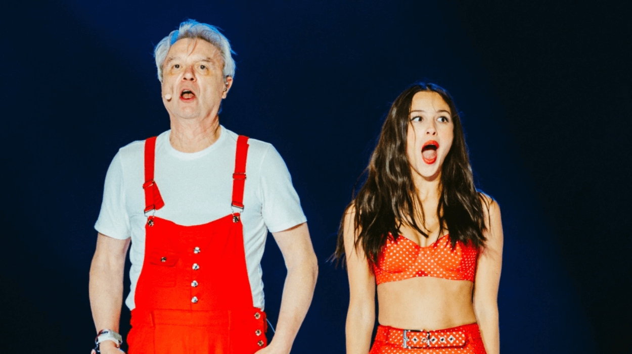 Olivia Rodrigo Bikin Kejutan, Gandeng David Byrne Nyanyi 'Burning Down the House'