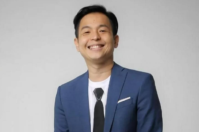 Ernest Prakasa Tinggalkan Twitter! Sindir Isu Buzzer dan Doxing, Netizen Heboh Cari Alasan!