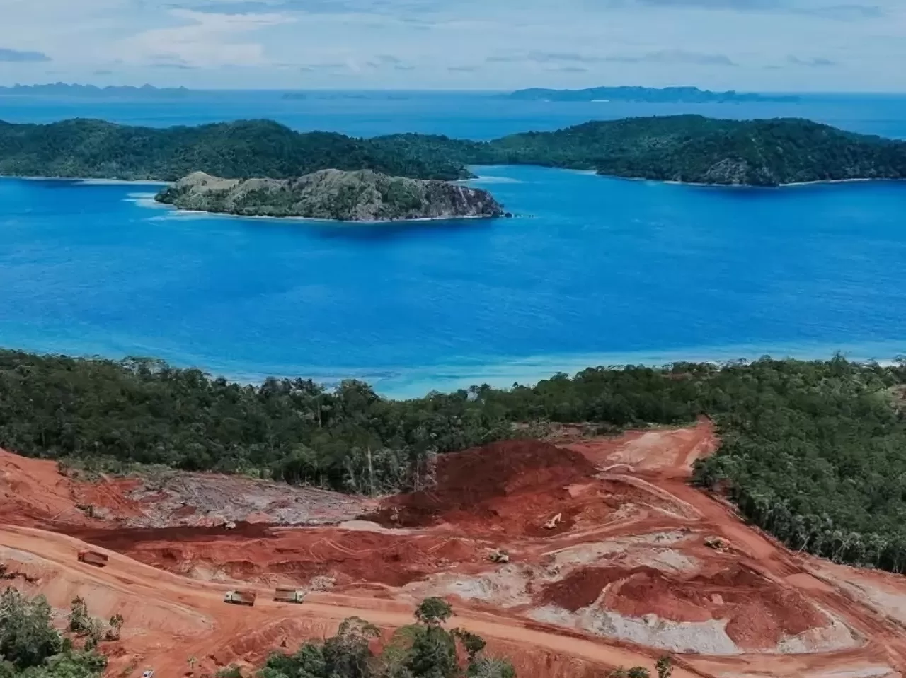 Rusak Lingkungan, Cabut Semua Izin Tambang di Global Geopark Raja Ampat