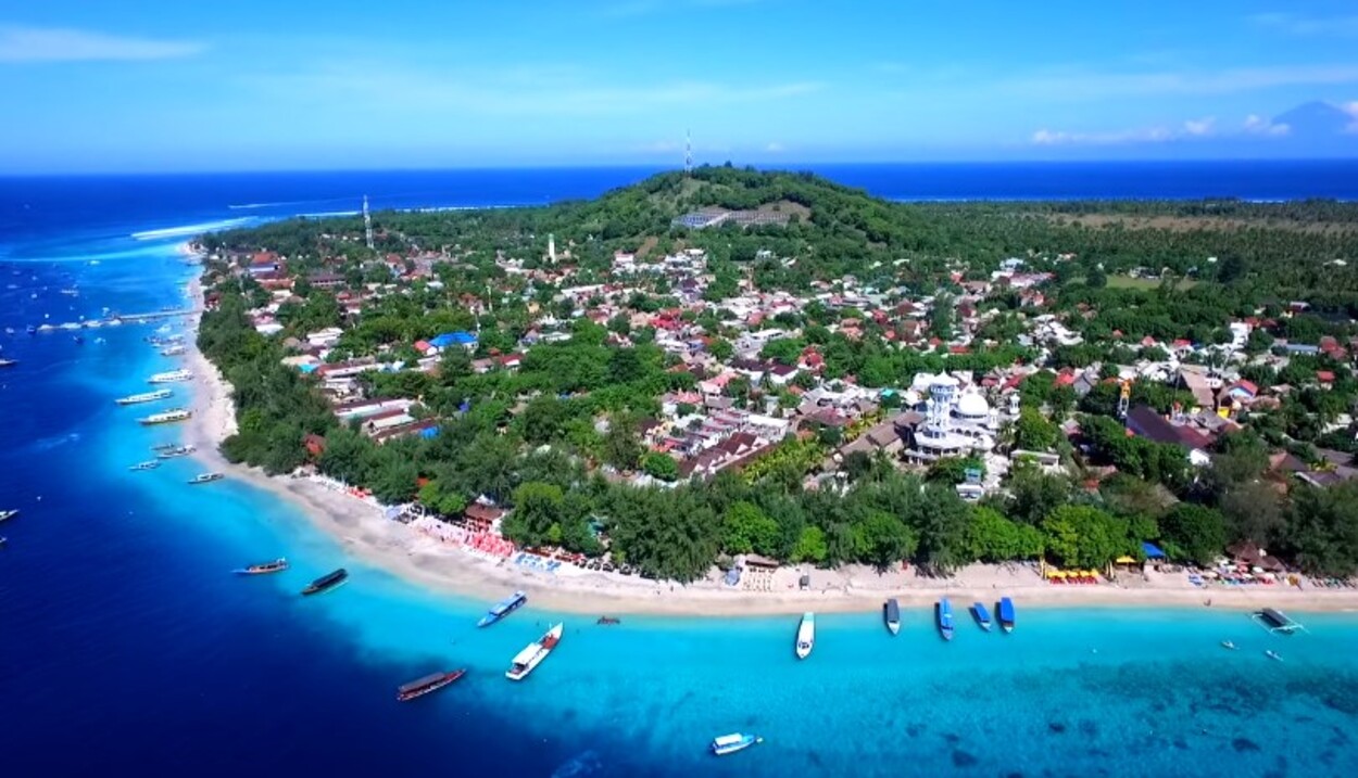 7 Rekomendasi Wisata di Lombok, Mulai dari Pantai, Desa Adat, Hingga Gunung Lengkap Jadi Satu