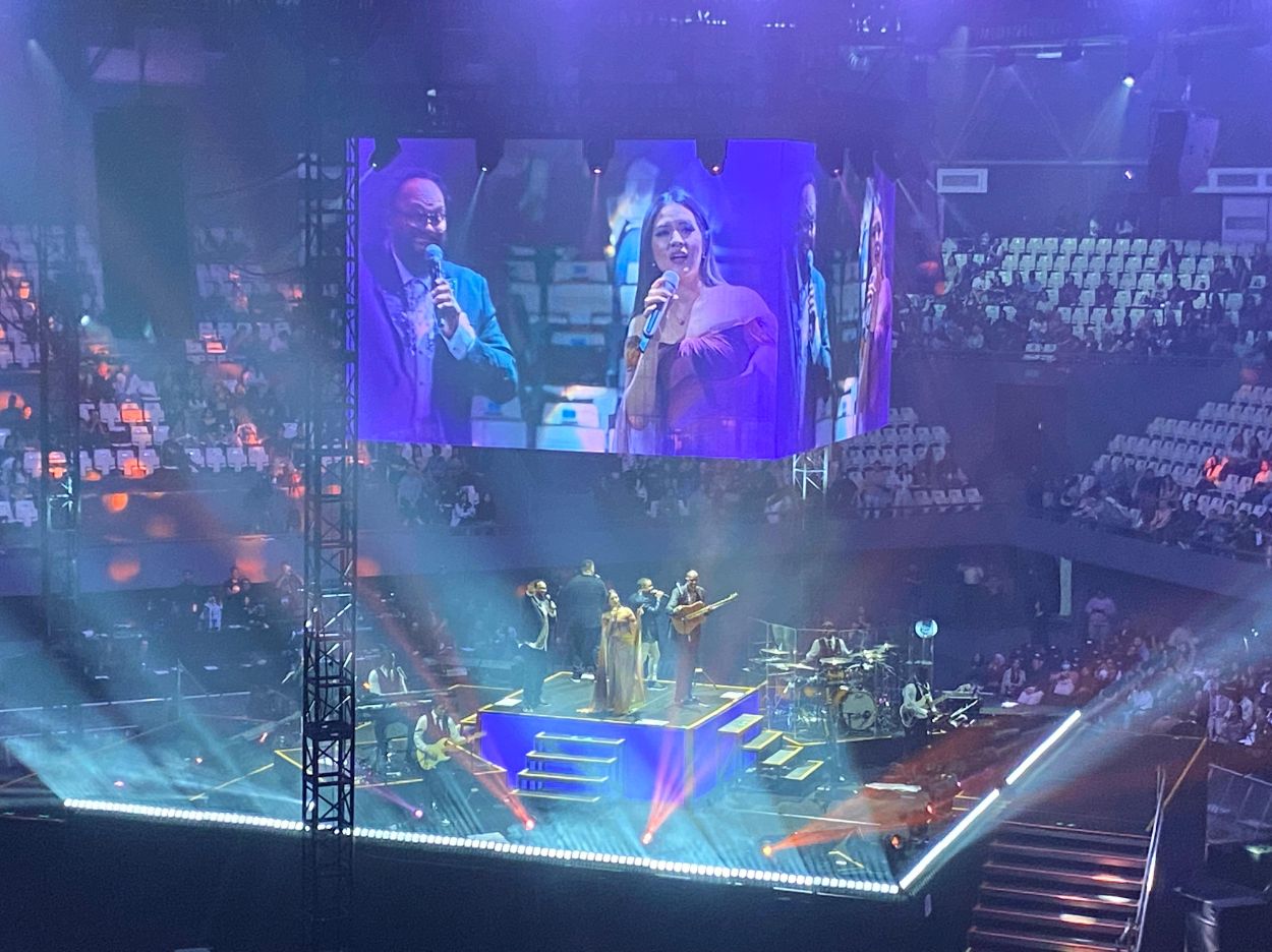 Raisa, All-4-One, & Brian McKnight Bikin Baper Bareng di Konser Heart & Soul Live in Jakarta 2025