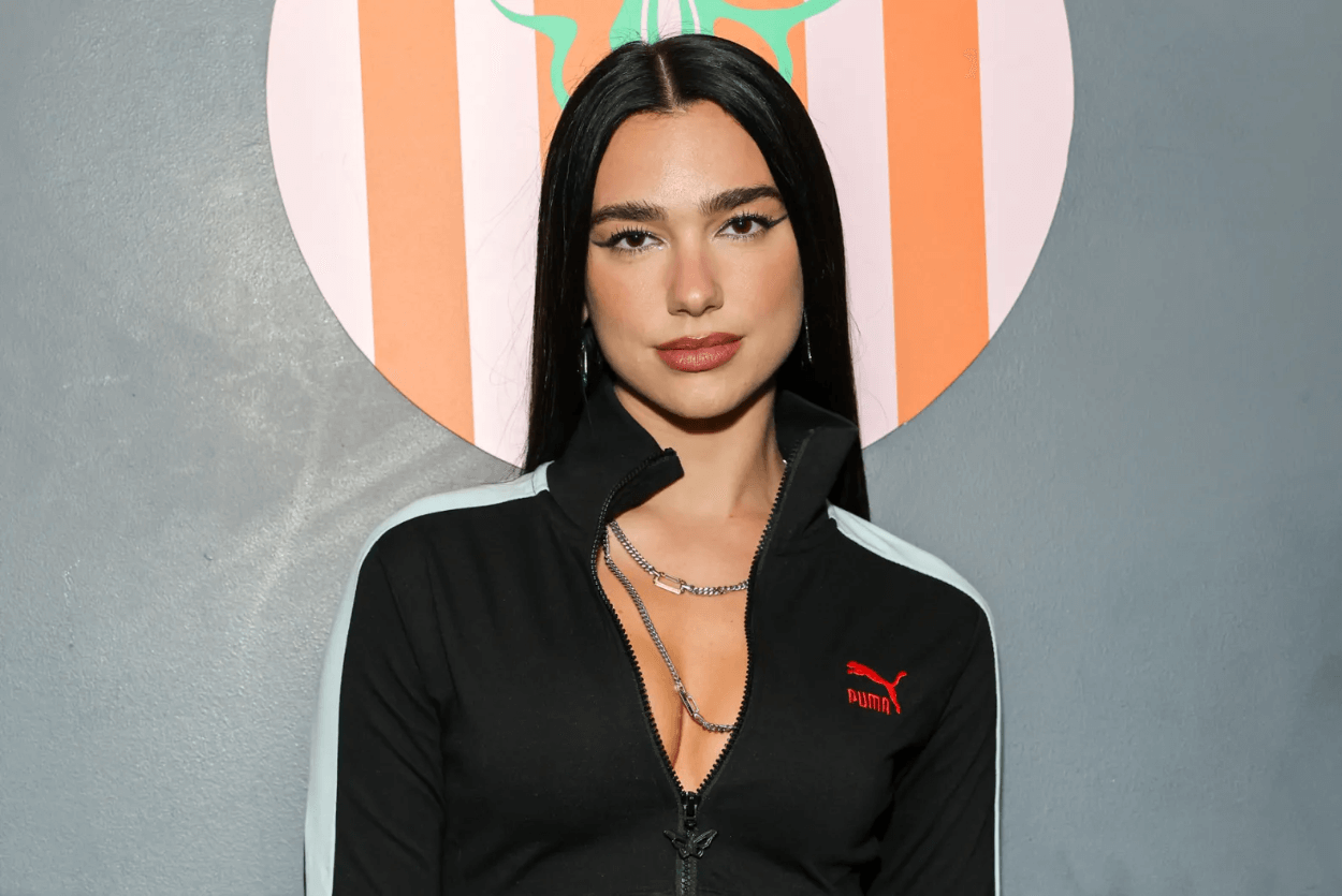 Dua Lipa Siapkan Kejutan, Raye dan Charli XCX Bakal Jadi Pembuka di Konser Wembley