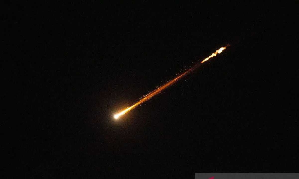 Langit Lebanon Ditutup Total! Rudal Iran Hujani Israel, Ratusan Korban Berjatuhan