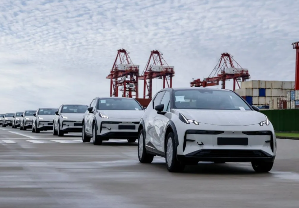 Penjualan Mobil Listrik Tiongkok Tembus Rekor 2025, Negara Lain Kalah Jauh!