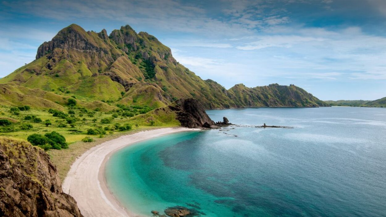4 Destinasi Wisata di Indonesia Timur, dari Labuan Bajo sampai Raja Ampat yang Seperti Surga Dunia
