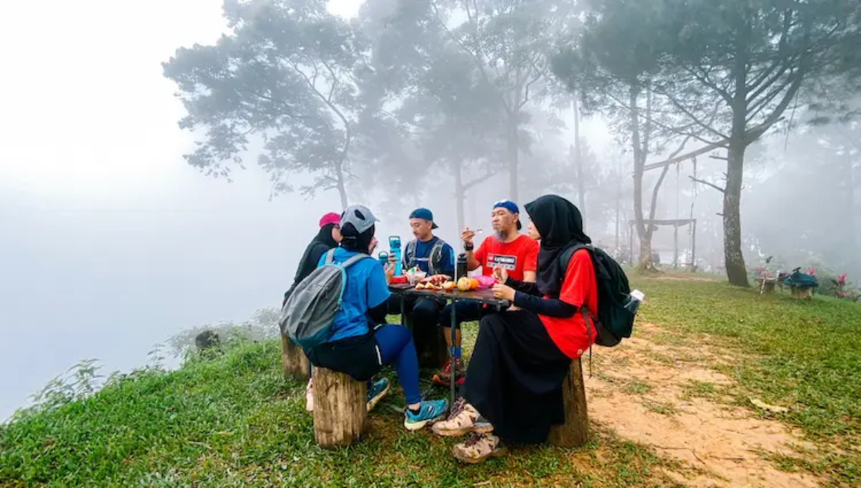 4 Spot Trekking di Bogor, Cocok Buat Family Time dan Cari Udara Segar
