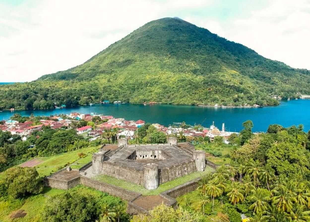 8 Spot Wisata di Banda Neira, Makin Bikin Gak Mau Pulang Deh